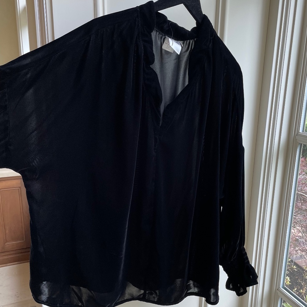 Finley- Crosby Whisper Velvet Popover Top - Picture 6 of 9